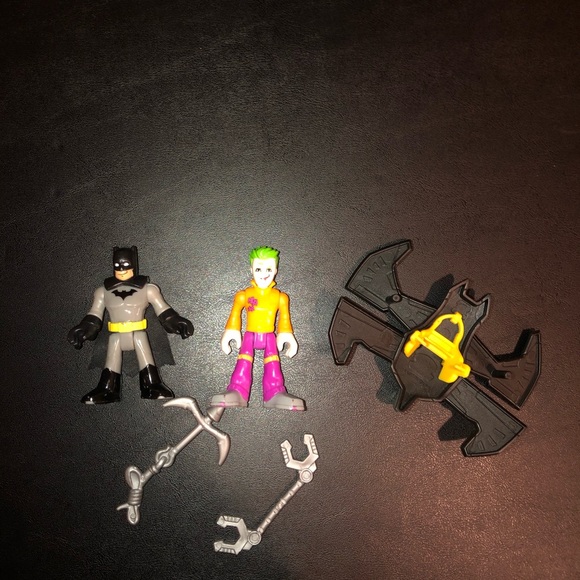 DC Batman’s Cave Playset w/ Small Action Figures - Picture 5 of 5